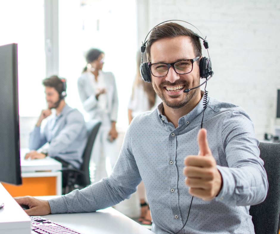 Auxiliar de servicio al cliente en centro de atención
